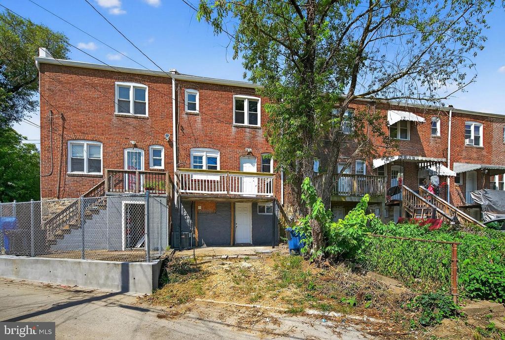 Image 27 of property listing at 4041 6TH ST, Baltimore, MD 21225