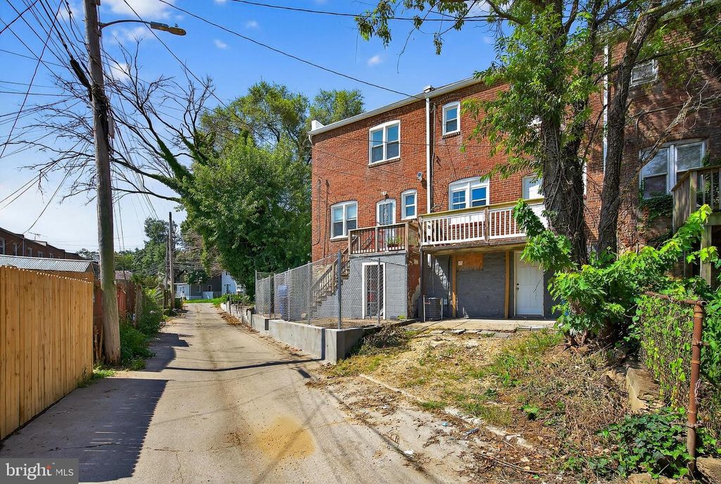 Image 28 of property listing at 4041 6TH ST, Baltimore, MD 21225