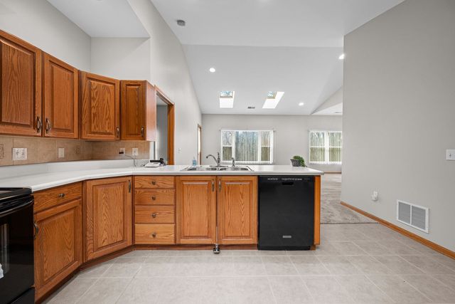 1005 2nd St Court, Moline, IL 61265