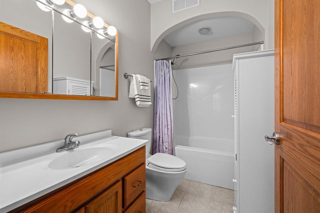 1005 2nd St Court, Moline, IL 61265