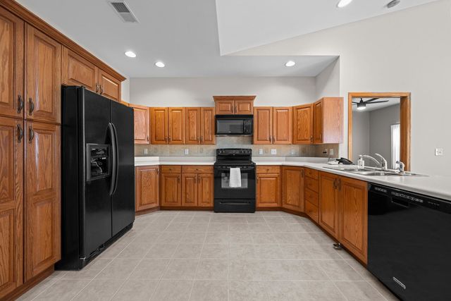 1005 2nd St Court, Moline, IL 61265