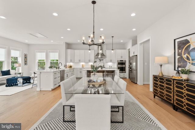 410 DOVE CIR SW, Vienna, VA 22180