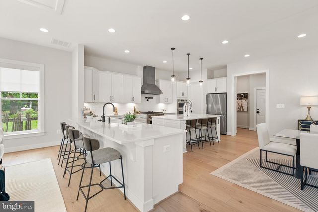 410 DOVE CIR SW, Vienna, VA 22180