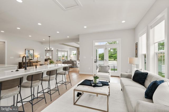 410 DOVE CIR SW, Vienna, VA 22180