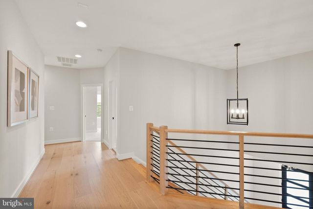 410 DOVE CIR SW, Vienna, VA 22180