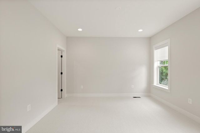 410 DOVE CIR SW, Vienna, VA 22180