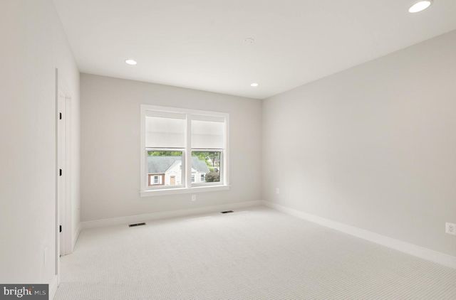 410 DOVE CIR SW, Vienna, VA 22180