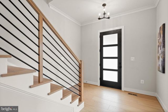 410 DOVE CIR SW, Vienna, VA 22180