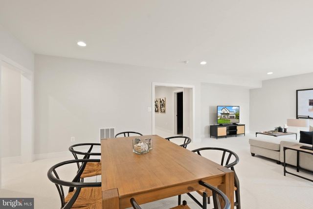 410 DOVE CIR SW, Vienna, VA 22180