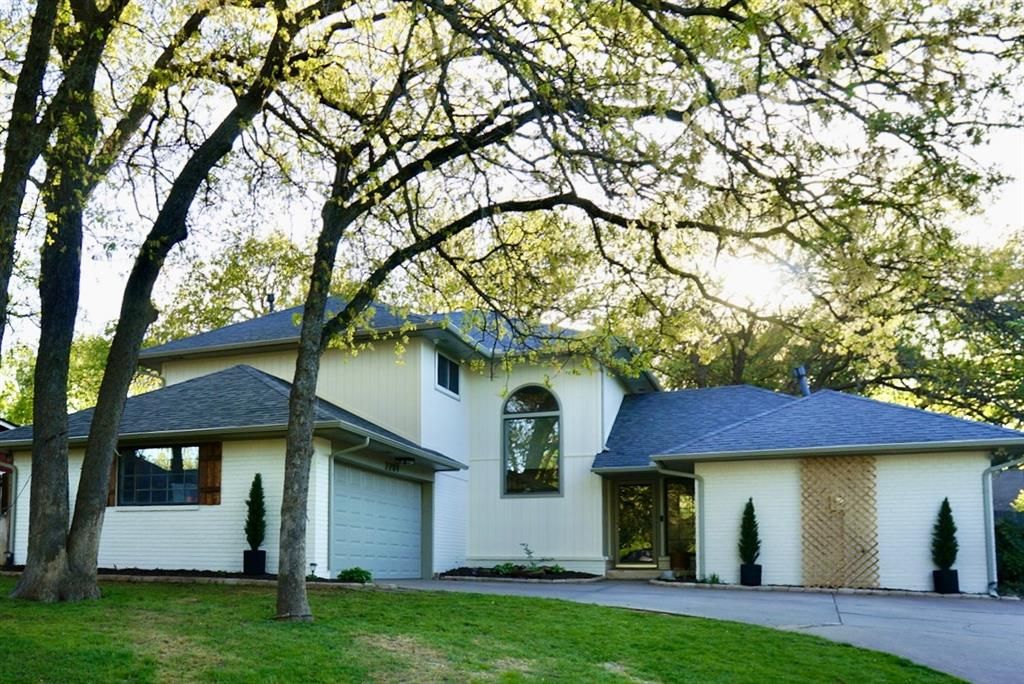 Image 1 of property listing at 2209 E 37th Court, Edmond, OK 73013