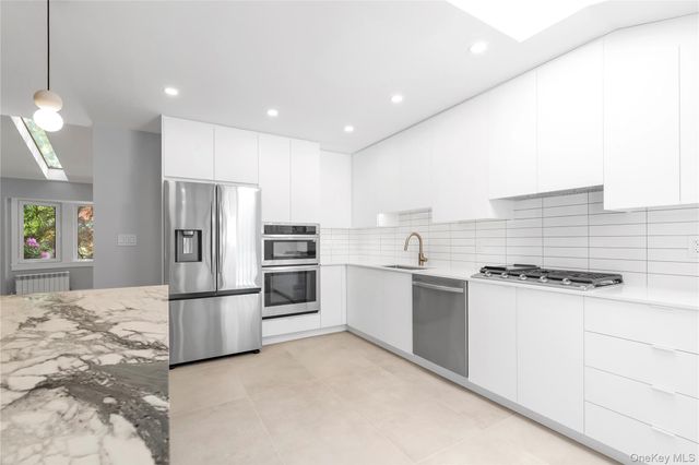 27 Meadowfield Lane, Glen Cove, NY 11542