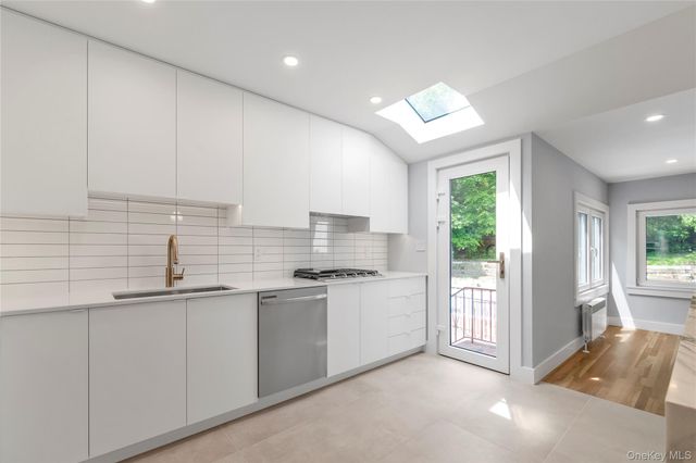 27 Meadowfield Lane, Glen Cove, NY 11542