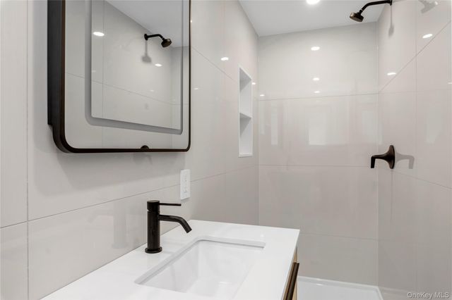 27 Meadowfield Lane, Glen Cove, NY 11542