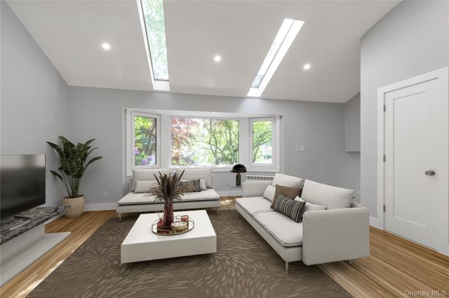 27 Meadowfield Lane, Glen Cove, NY 11542