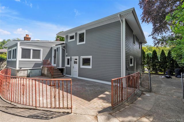 27 Meadowfield Lane, Glen Cove, NY 11542