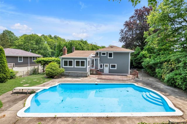 27 Meadowfield Lane, Glen Cove, NY 11542