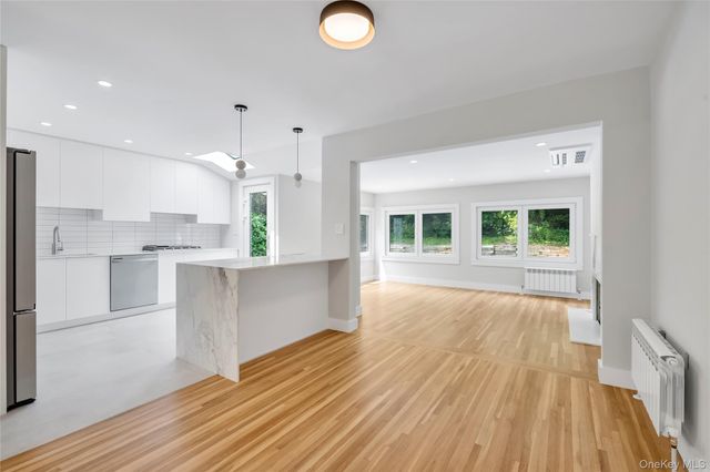 27 Meadowfield Lane, Glen Cove, NY 11542