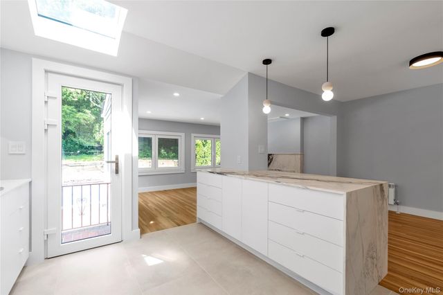 27 Meadowfield Lane, Glen Cove, NY 11542