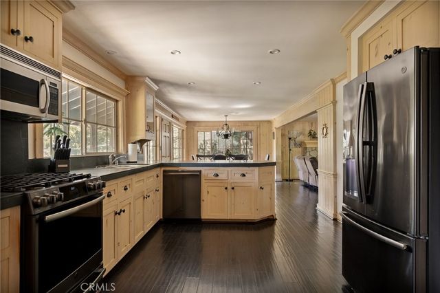 261 Ca-173, Lake Arrowhead, CA 92352