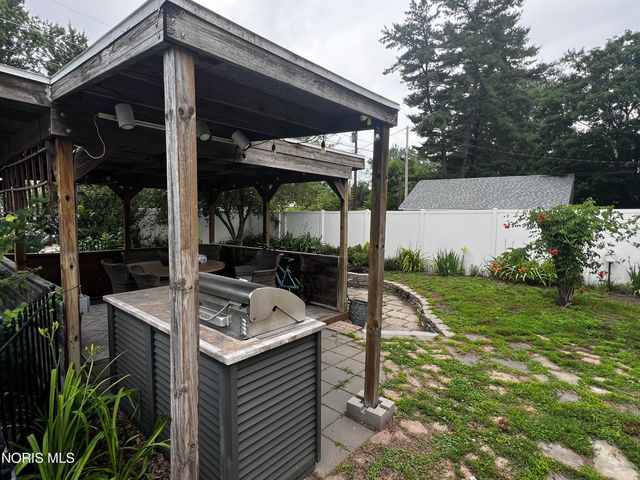 215 N Main Street, Swanton, OH 43558