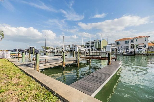 116 9TH STREET E, Tierra Verde, FL 33715