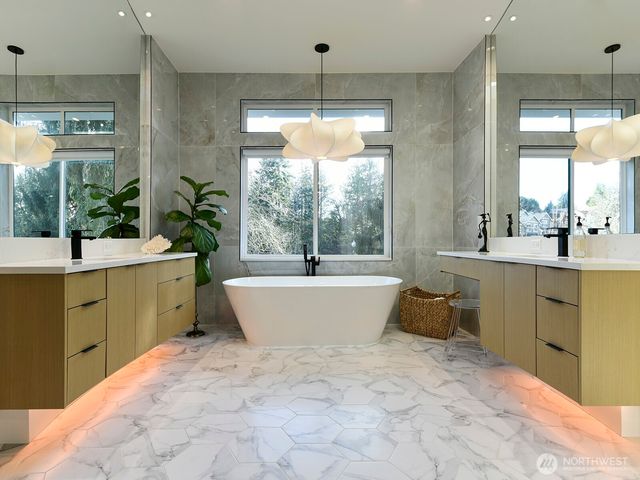 10019 SE 226th Place, Kent, WA 98031