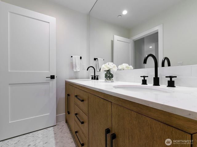 10019 SE 226th Place, Kent, WA 98031