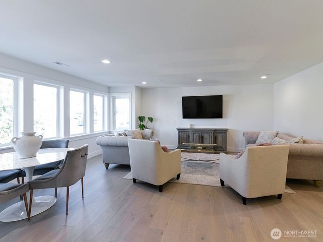 10019 SE 226th Place, Kent, WA 98031