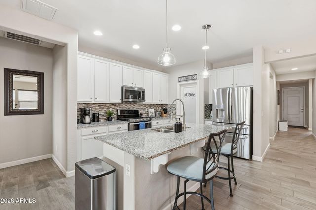 8607 E DESERT Lane, Mesa, AZ 85209