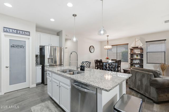 8607 E DESERT Lane, Mesa, AZ 85209