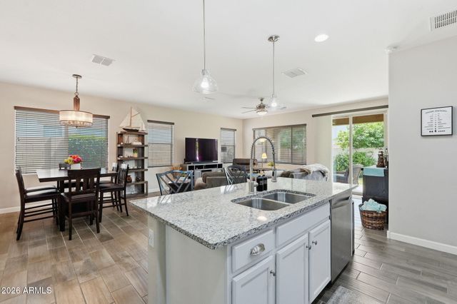 8607 E DESERT Lane, Mesa, AZ 85209