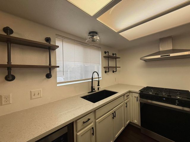 341 N Capitola Court 3, Porterville, CA 93257