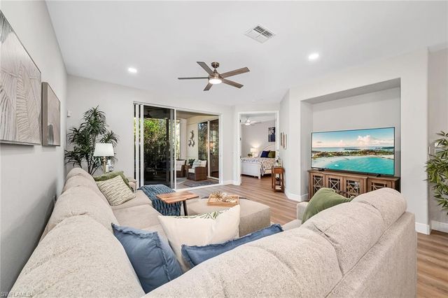 4843 Hampshire Ct Apt 103, Naples, FL 34112