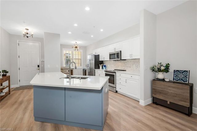 4843 Hampshire Ct Apt 103, Naples, FL 34112