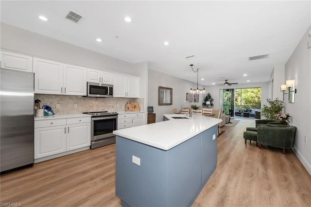 4843 Hampshire Ct Apt 103, Naples, FL 34112