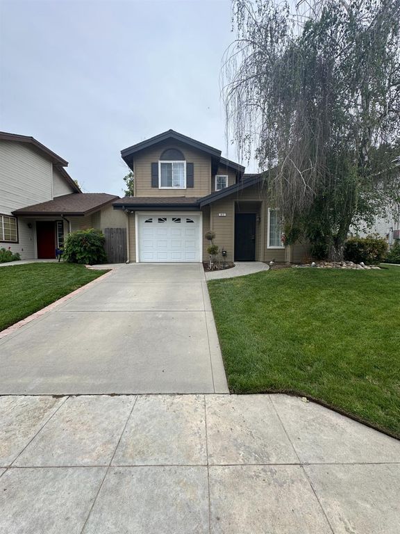 Image 1 of property listing at 813 E Mockingbird Lane, Fresno, CA 93730