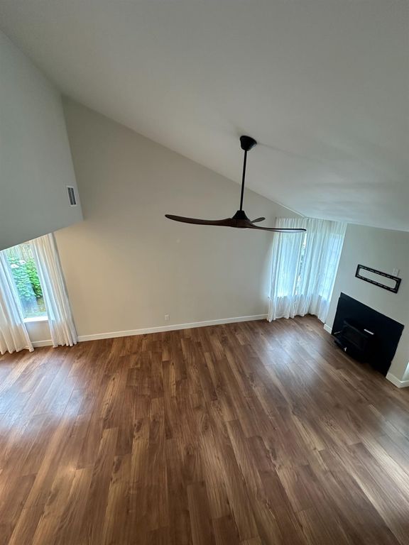 Image 11 of property listing at 813 E Mockingbird Lane, Fresno, CA 93730