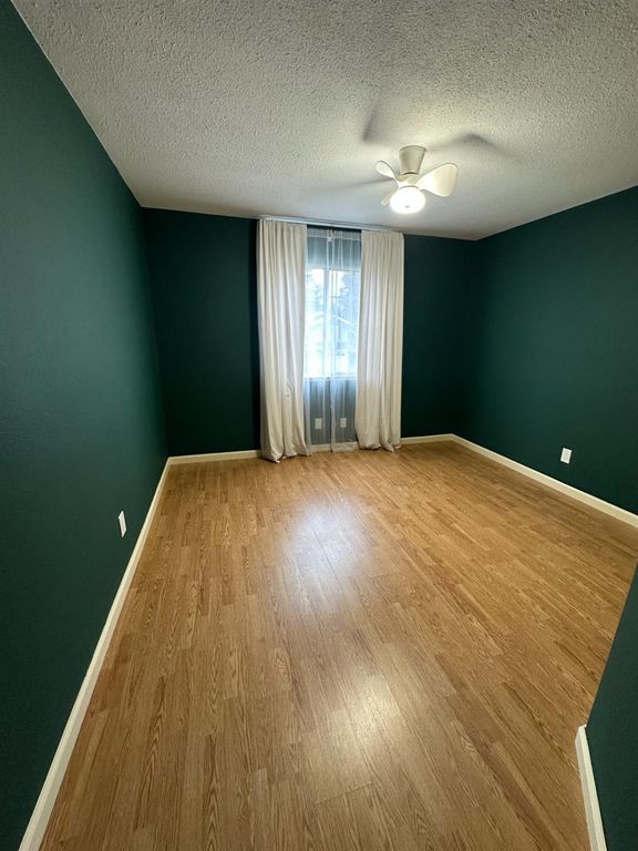 Image 12 of property listing at 813 E Mockingbird Lane, Fresno, CA 93730