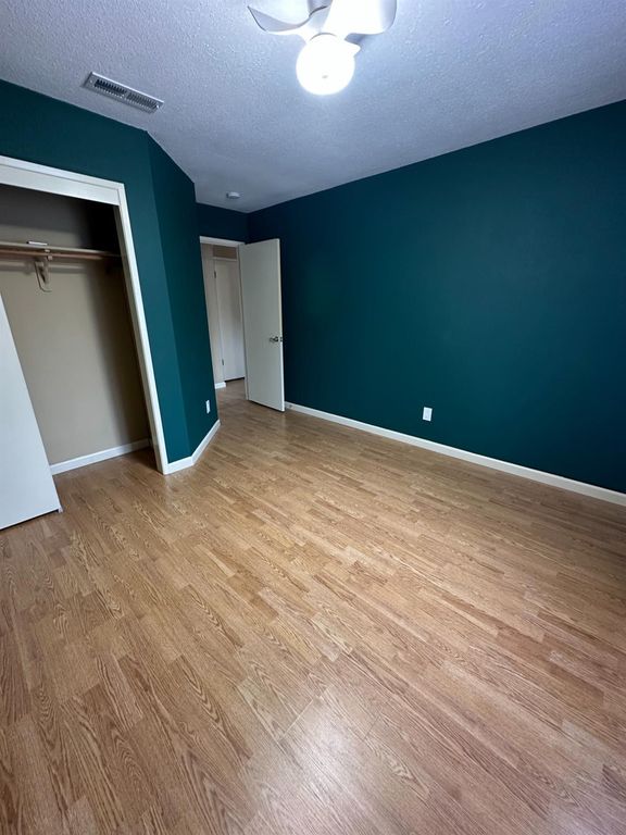 Image 13 of property listing at 813 E Mockingbird Lane, Fresno, CA 93730
