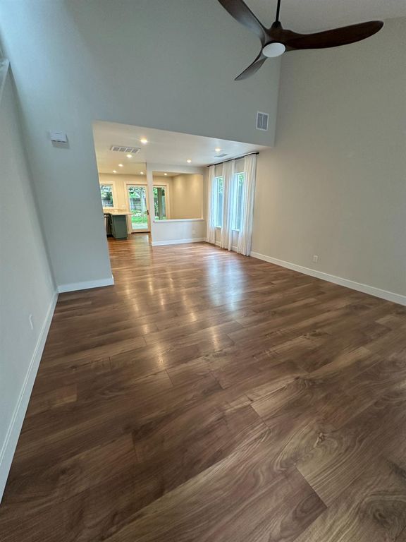 Image 2 of property listing at 813 E Mockingbird Lane, Fresno, CA 93730