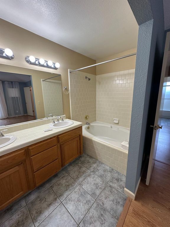 Image 21 of property listing at 813 E Mockingbird Lane, Fresno, CA 93730
