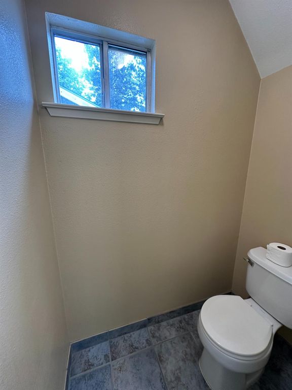 Image 22 of property listing at 813 E Mockingbird Lane, Fresno, CA 93730