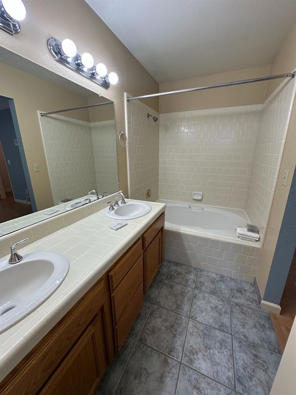 Image 23 of property listing at 813 E Mockingbird Lane, Fresno, CA 93730