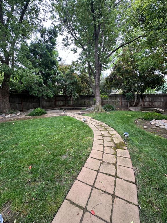 Image 25 of property listing at 813 E Mockingbird Lane, Fresno, CA 93730