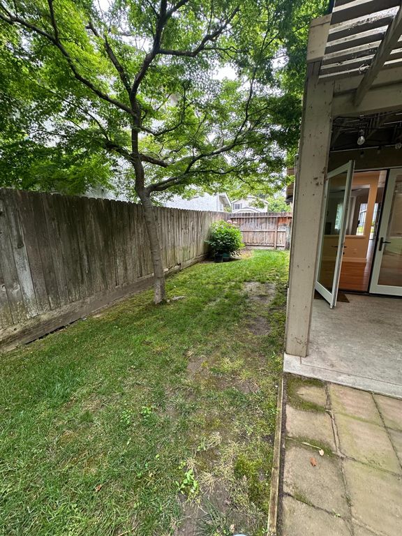 Image 27 of property listing at 813 E Mockingbird Lane, Fresno, CA 93730