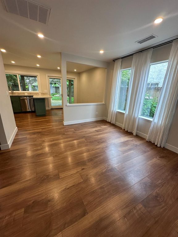 Image 4 of property listing at 813 E Mockingbird Lane, Fresno, CA 93730