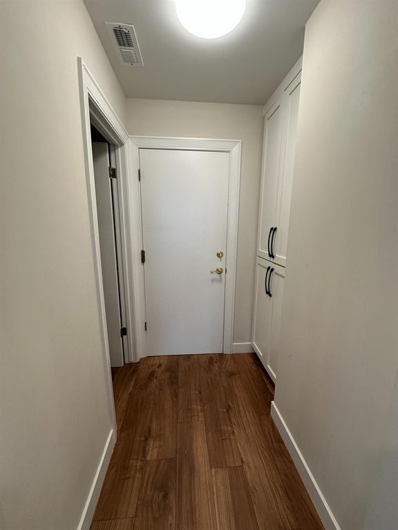 Image 5 of property listing at 813 E Mockingbird Lane, Fresno, CA 93730