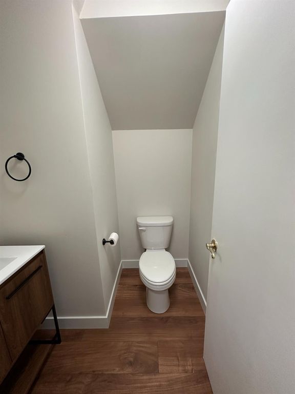 Image 7 of property listing at 813 E Mockingbird Lane, Fresno, CA 93730