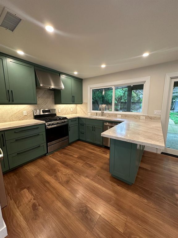 Image 9 of property listing at 813 E Mockingbird Lane, Fresno, CA 93730