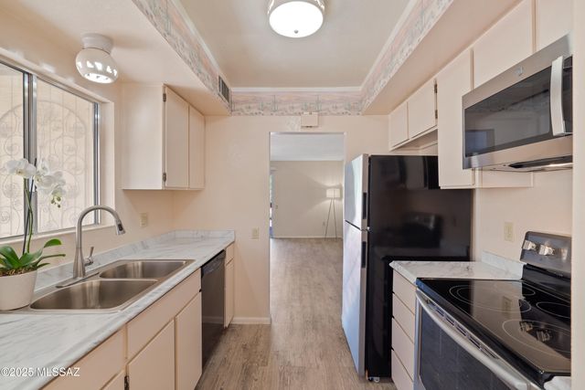 6 W Calle Del Chancero, Green Valley, AZ 85614